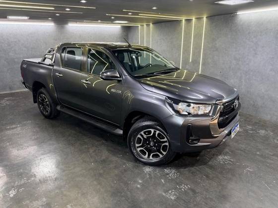 TOYOTA HILUX 2.8 D-4D TURBO DIESEL CD SRV 4X4 AUTOMÁTICO TOYOTA HILUX 2.8 D-4D TURBO DIESEL CD SRV 4X4 AUTOMÁTICO